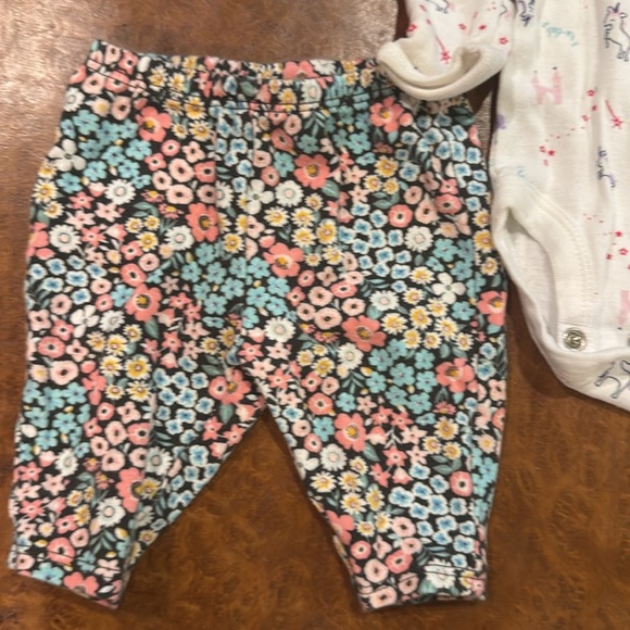 Carters Newborn Bundle - Picture 2 of 4